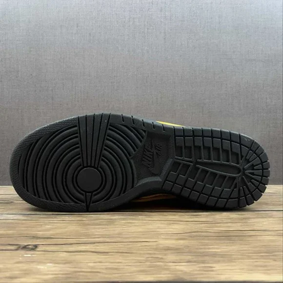 Off-White x Nike Air Rubber Dunk University Gold Sneakers - Picture 3 of 15